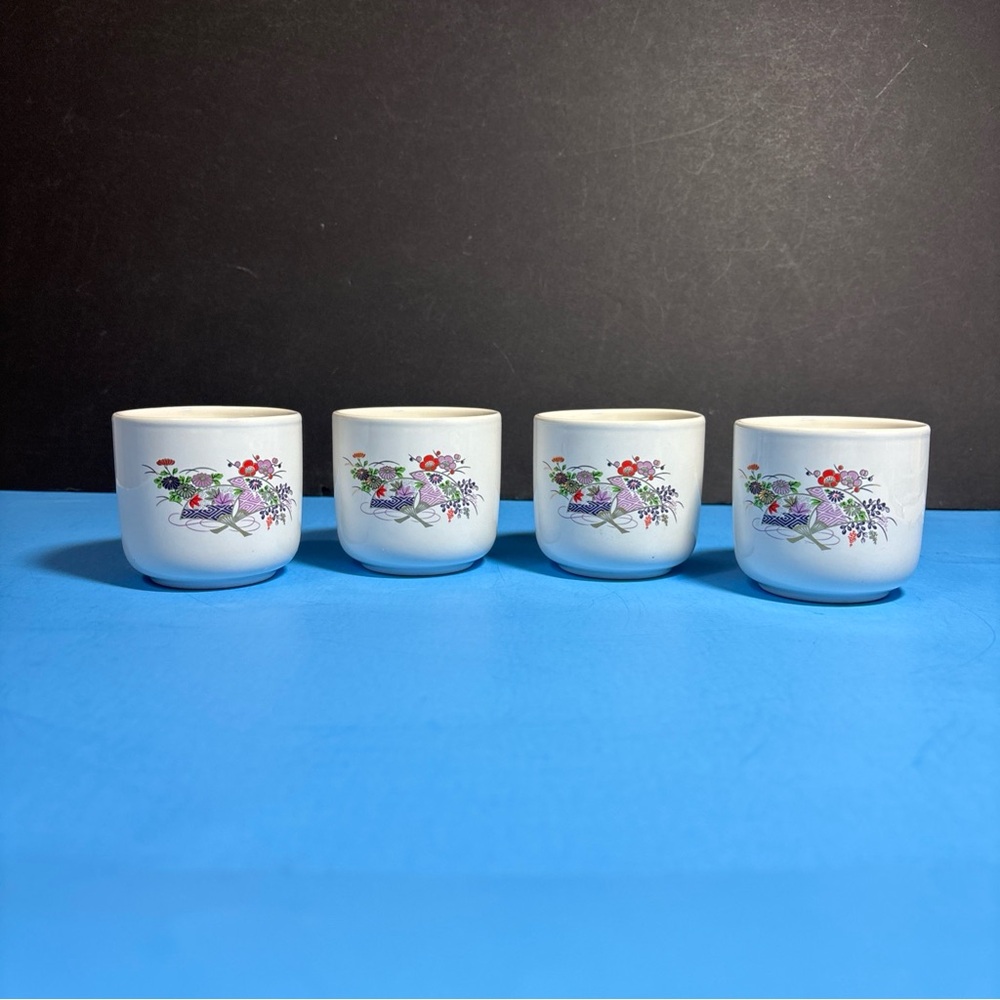 Traditional Japanese Ceramic Teacups, Set of 4, Fans and Floral Design 4 oz
